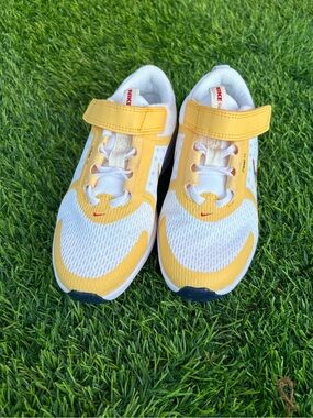 Nike Kids White and Yellow Athletic Sneakers brand new
